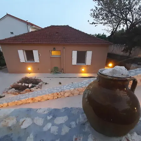 Holiday home Katoικια *
